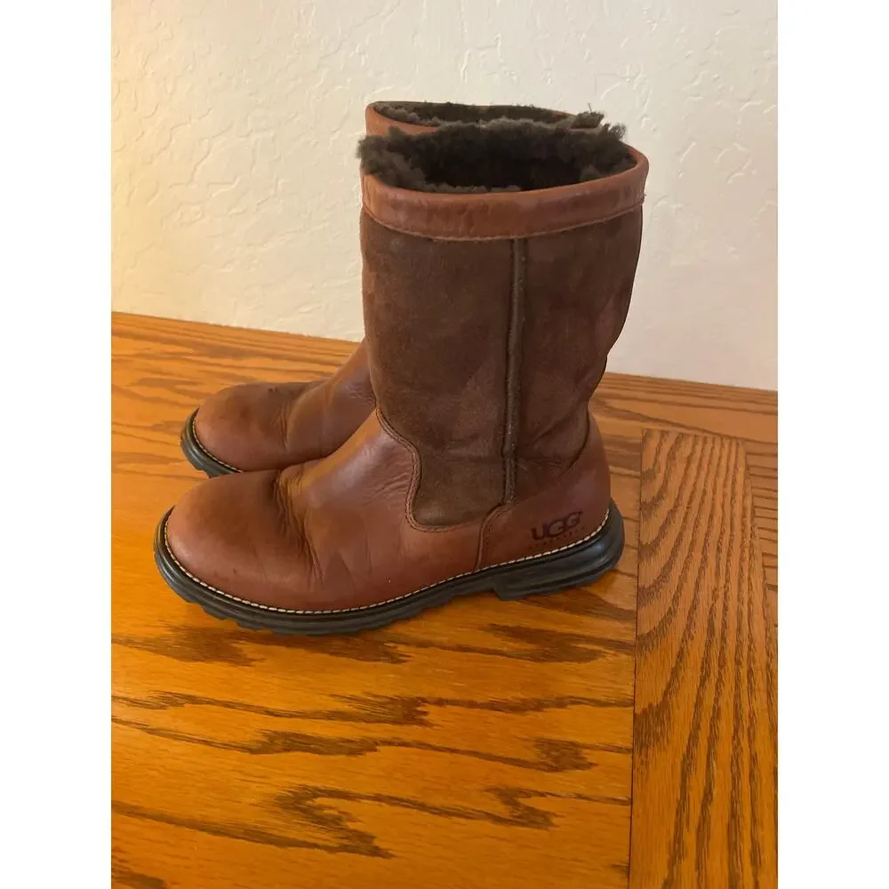 UGG BROOKS BOOT SIZE 8 - Picture 4 of 9